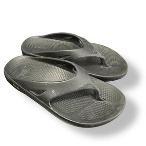 Oofos OOriginal Sandals Women 9 Black‎ Comfort Recovery Walking Outdoor Beach